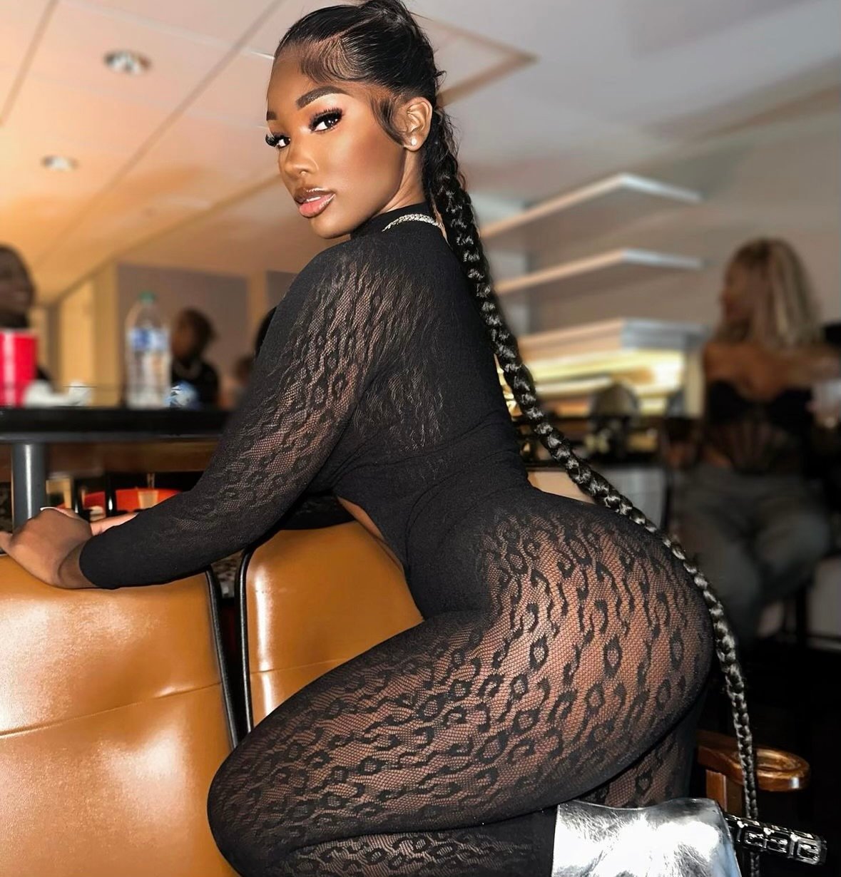 Ashly  Robinson headshot