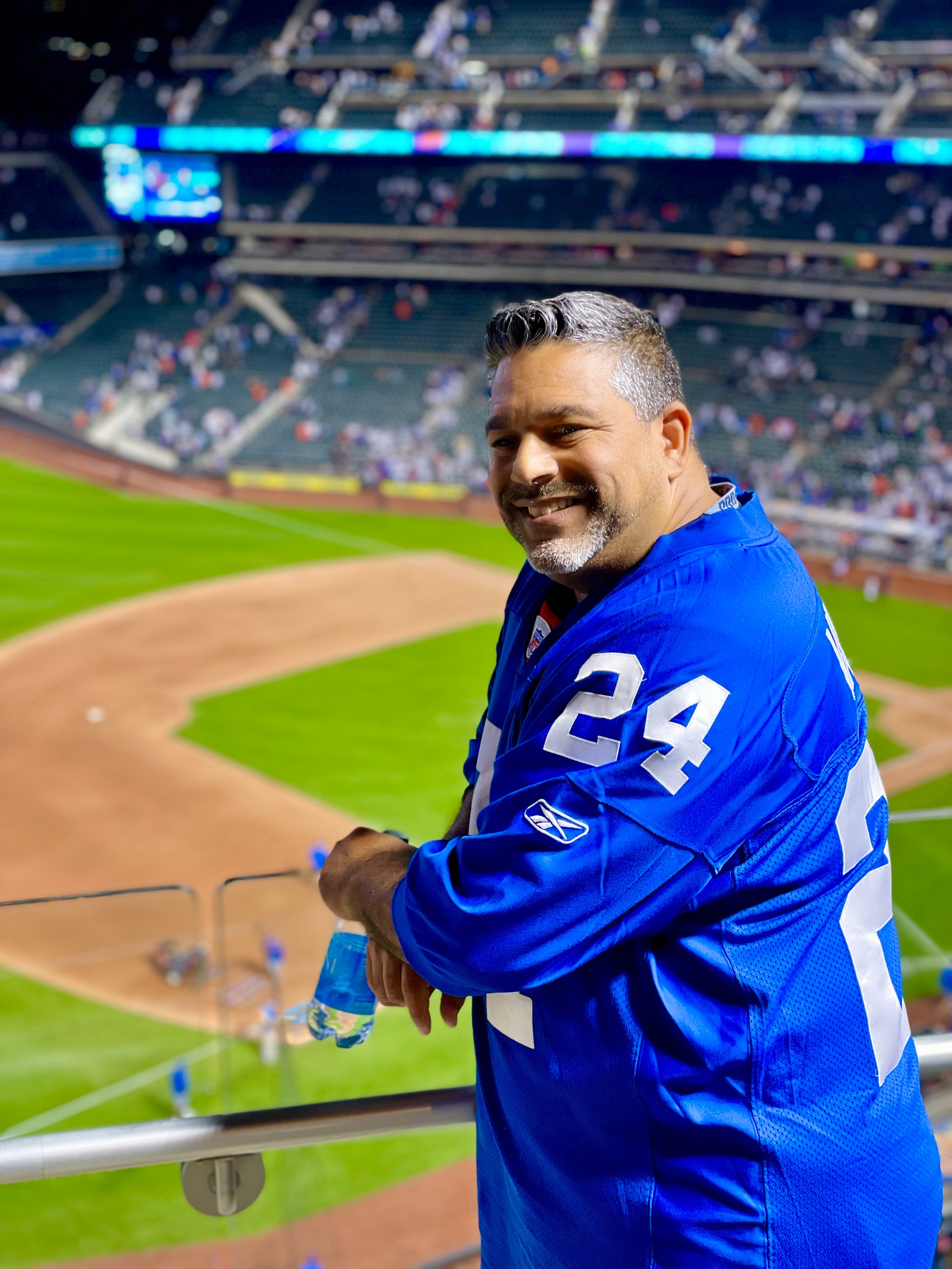 Angel  Valle headshot