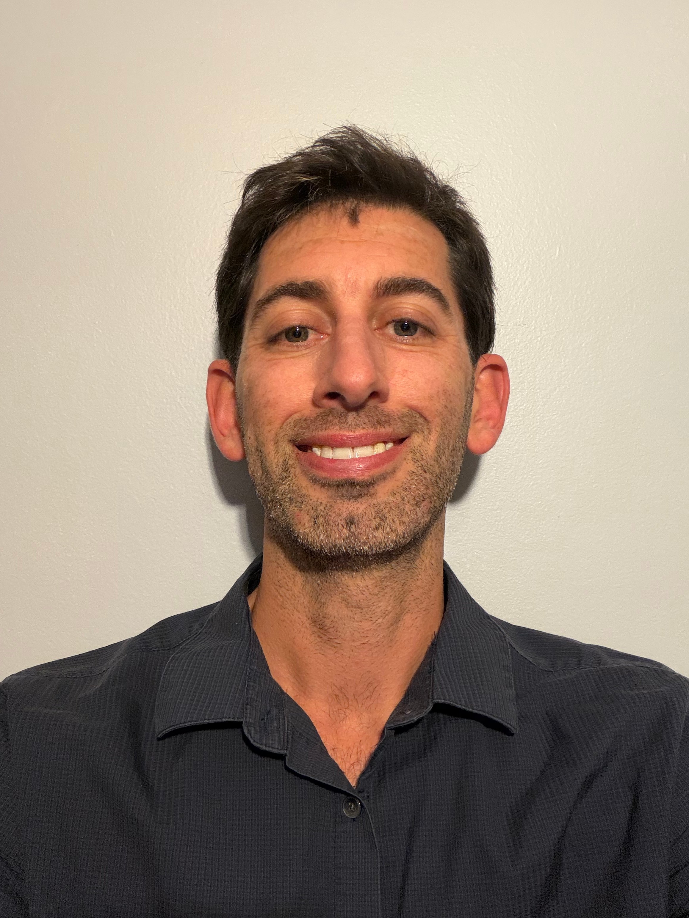 Derek Von Achen headshot