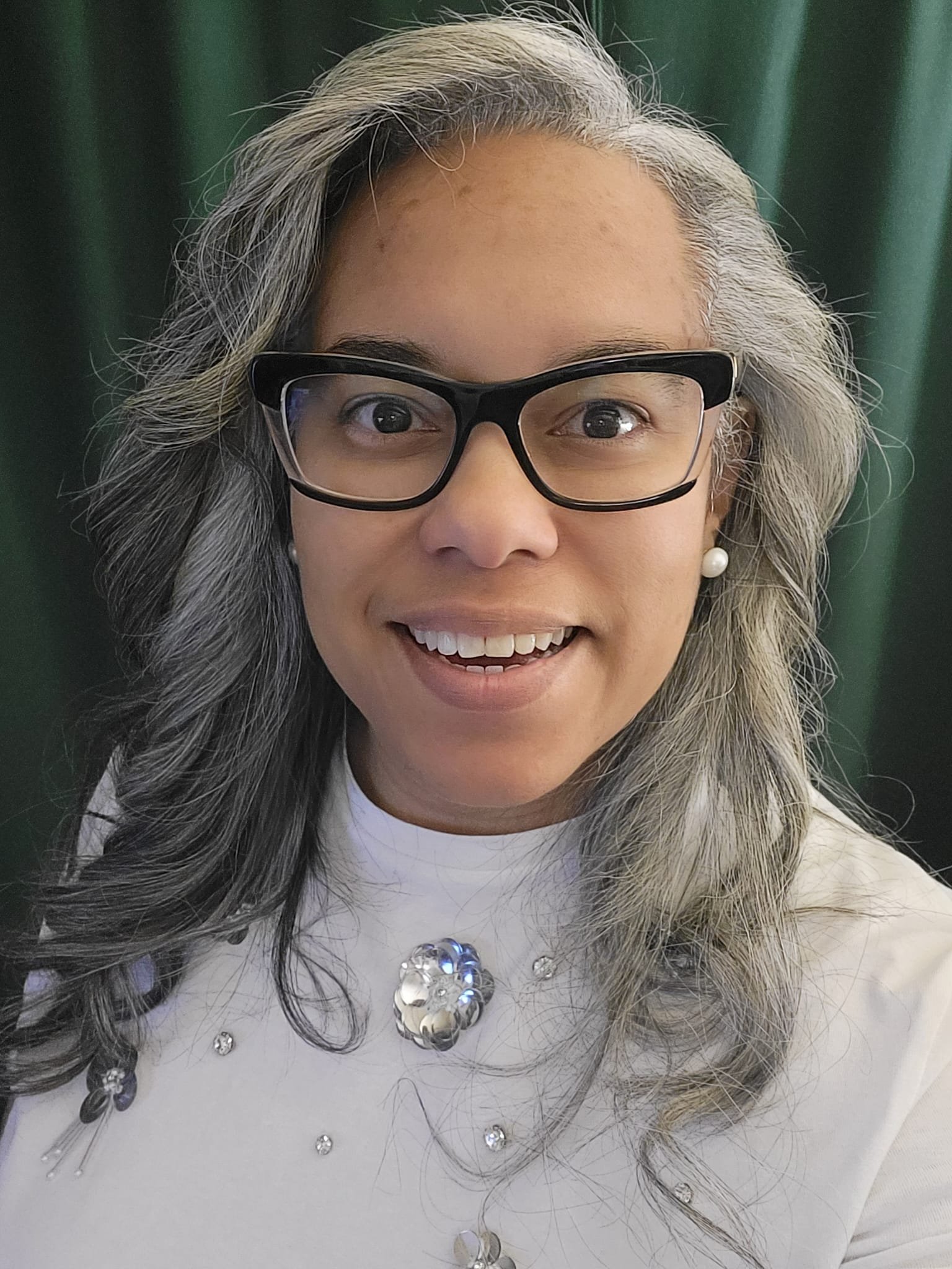 Luz del Carmen  Acevedo headshot