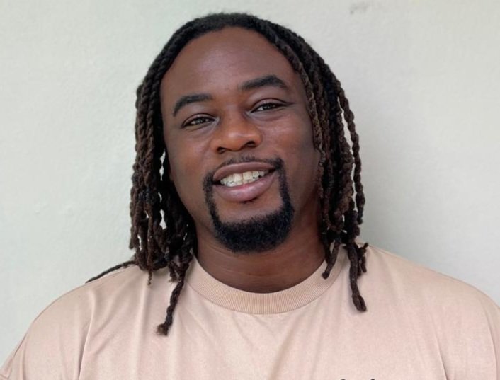 darcy damis headshot