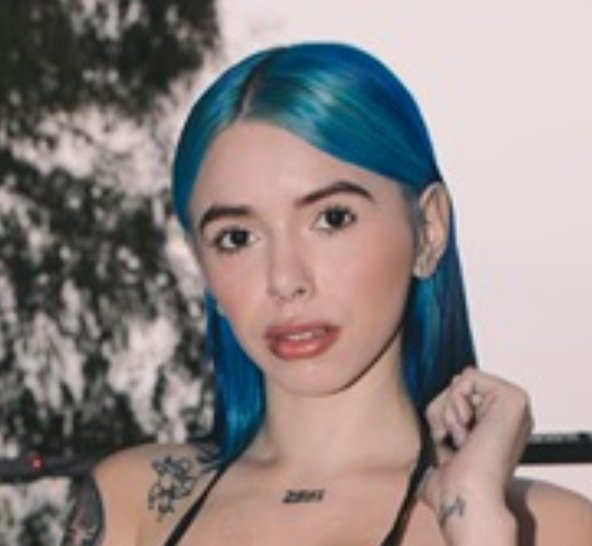 LaReine Cruz headshot