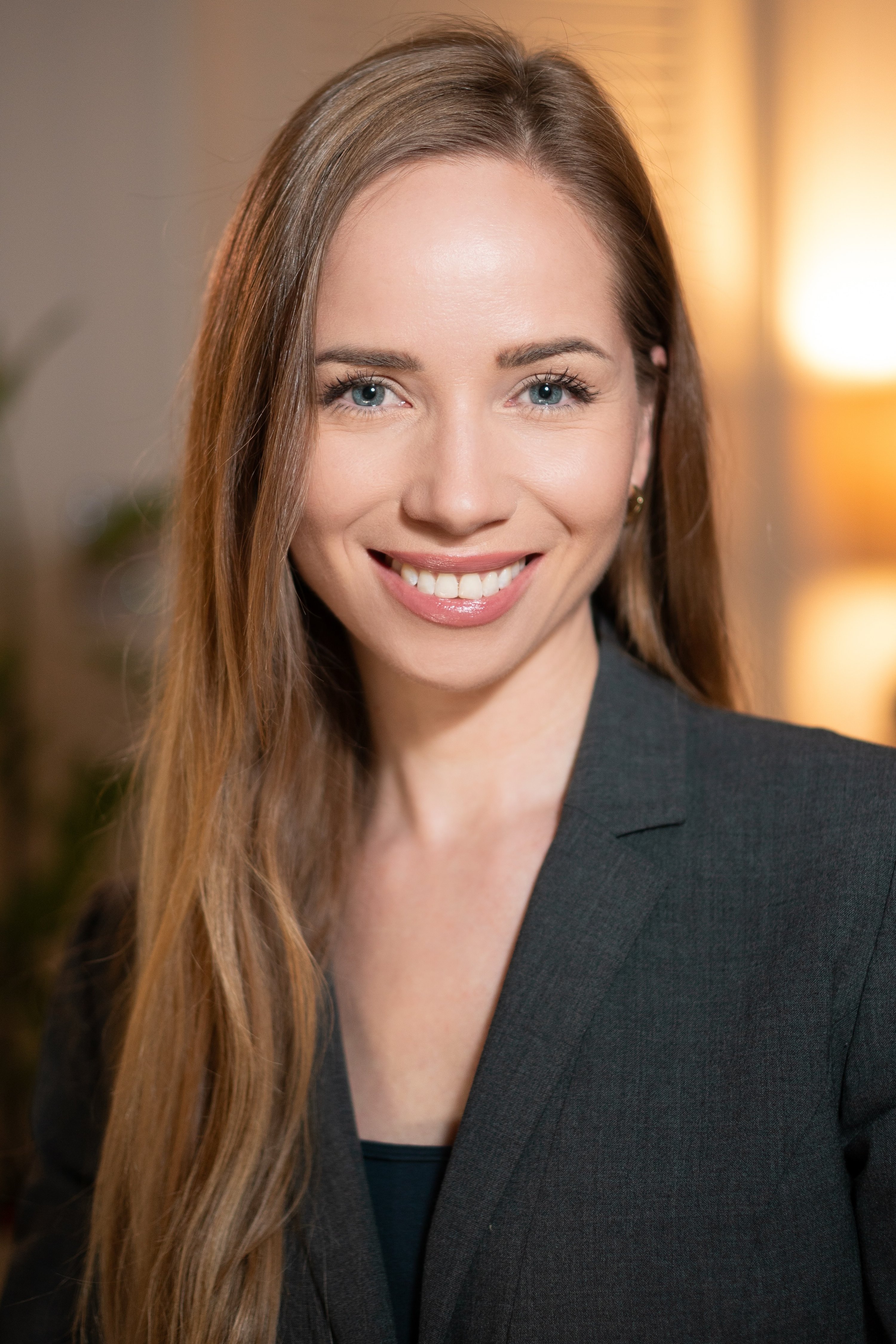 Angela Andronache headshot