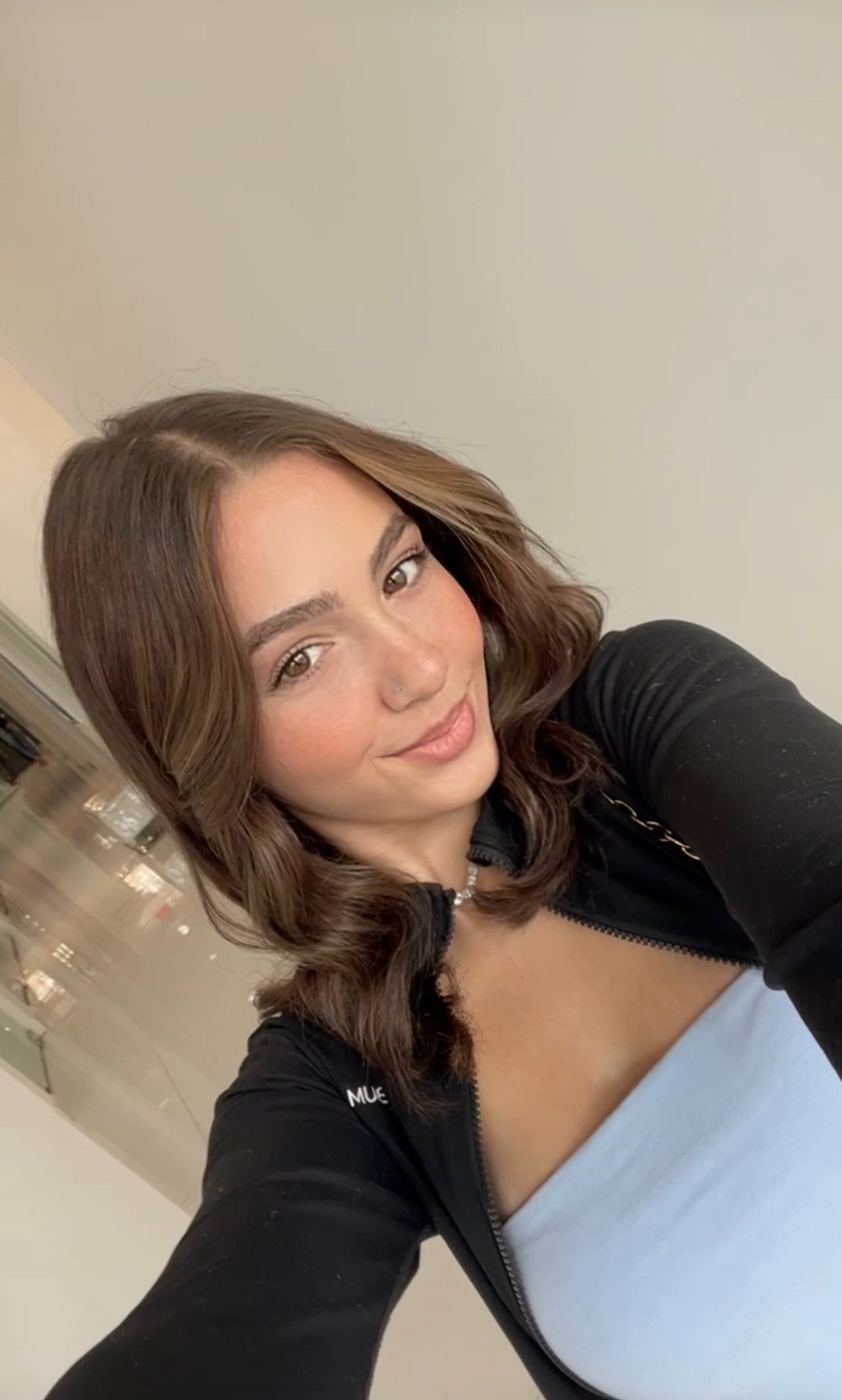 Leslie Machin headshot