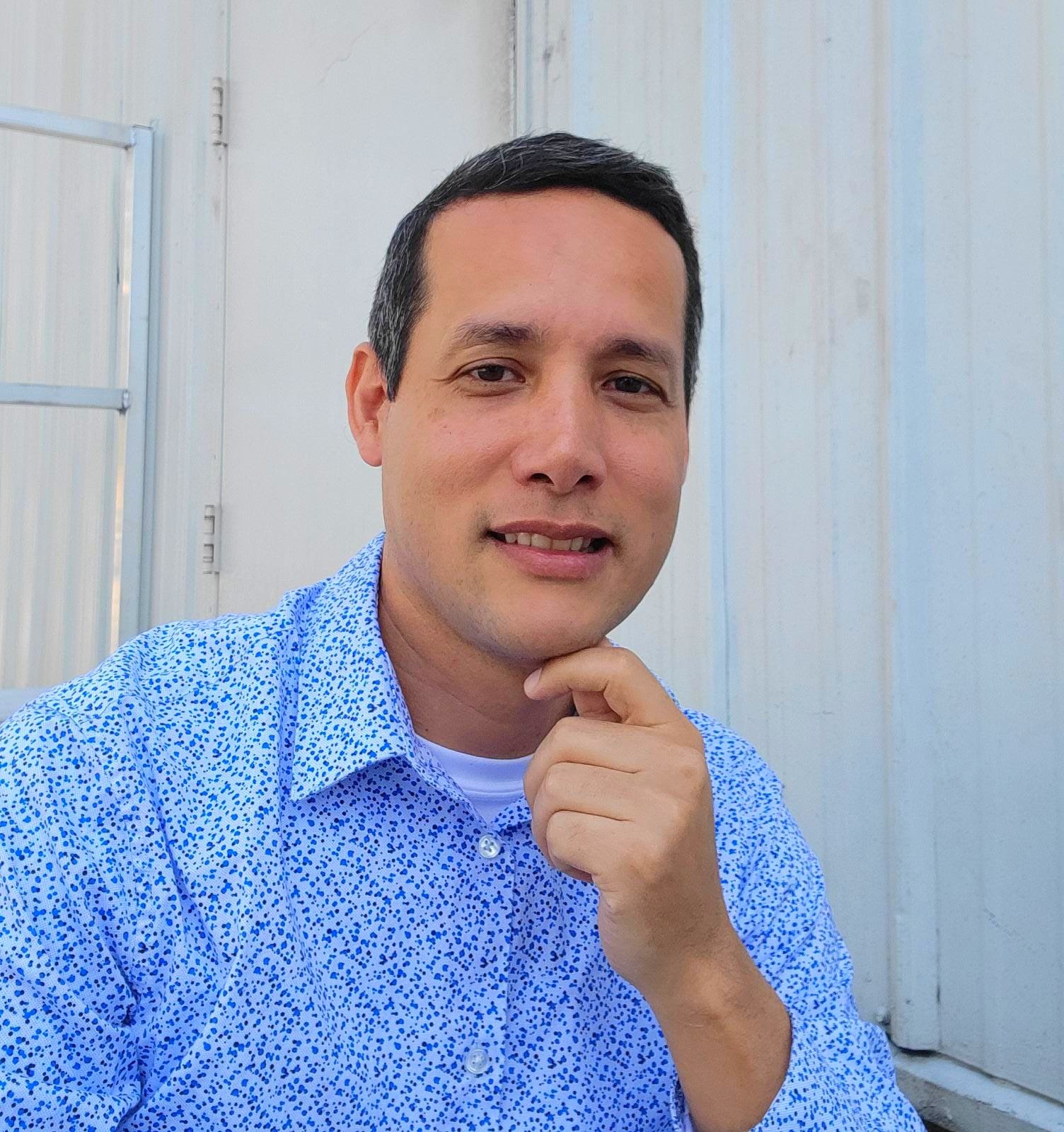 Alfredo Bahamonde headshot