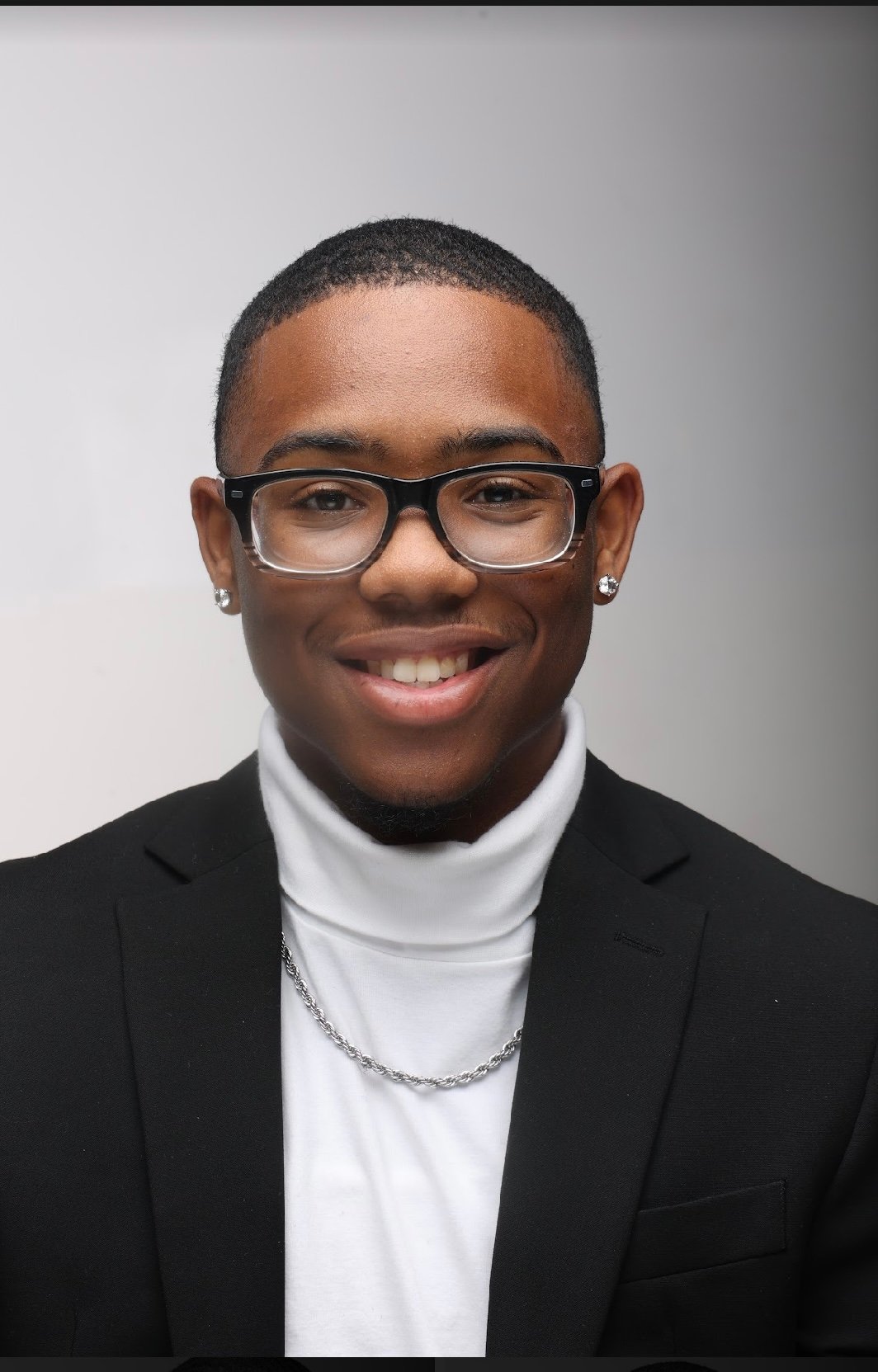 Damion Davis headshot