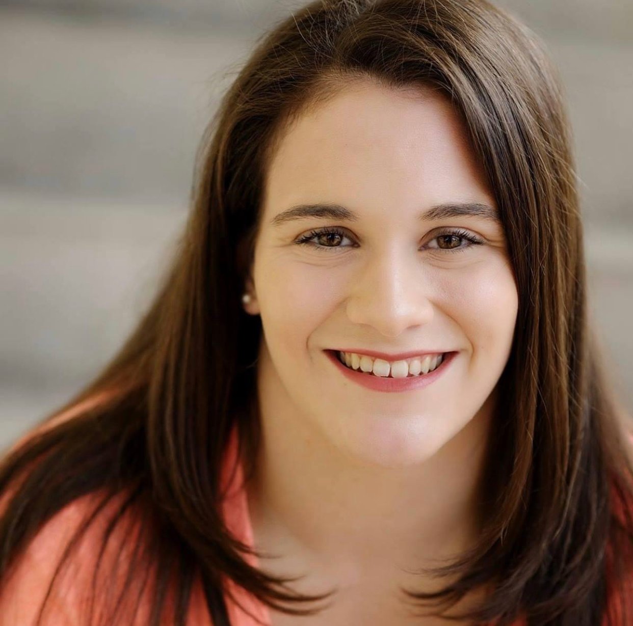 April Gillett headshot