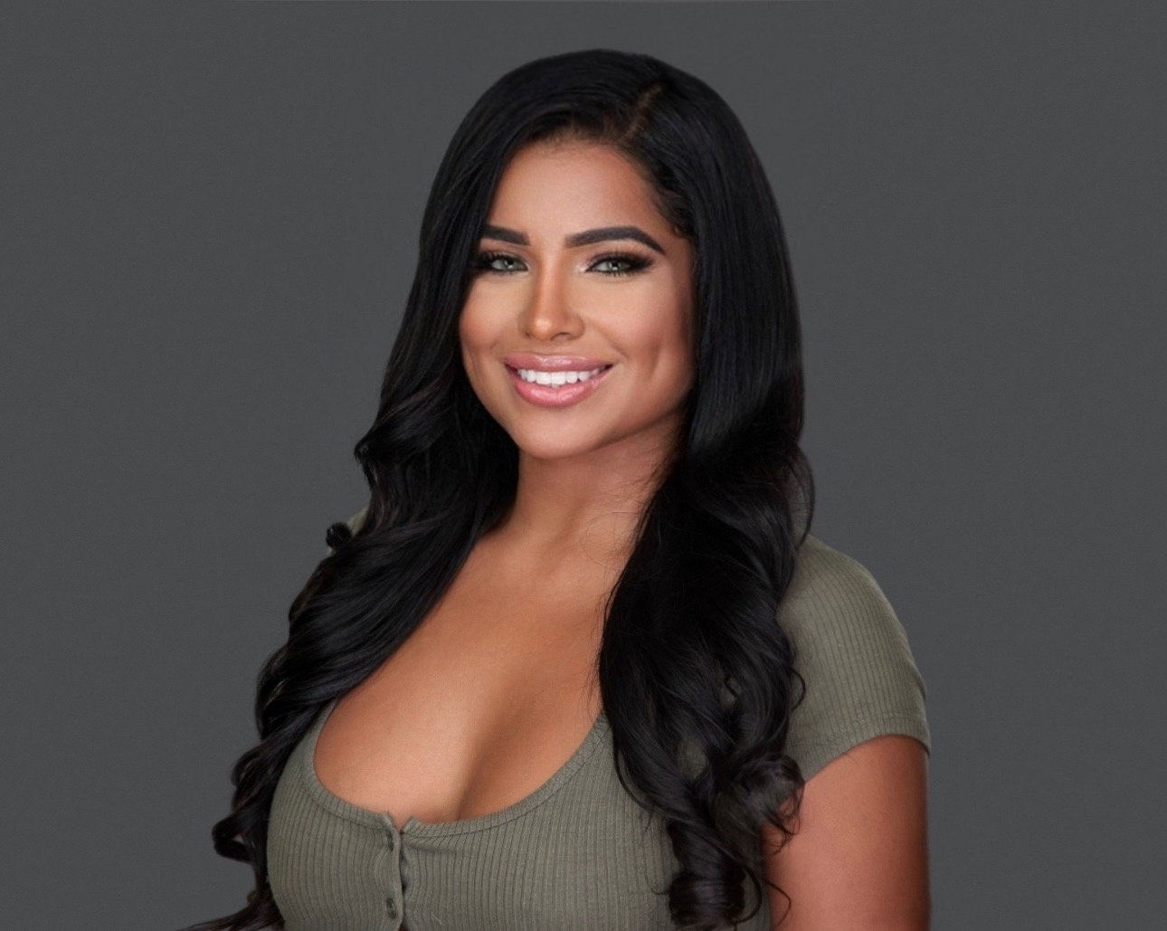 Yesenia Santos headshot