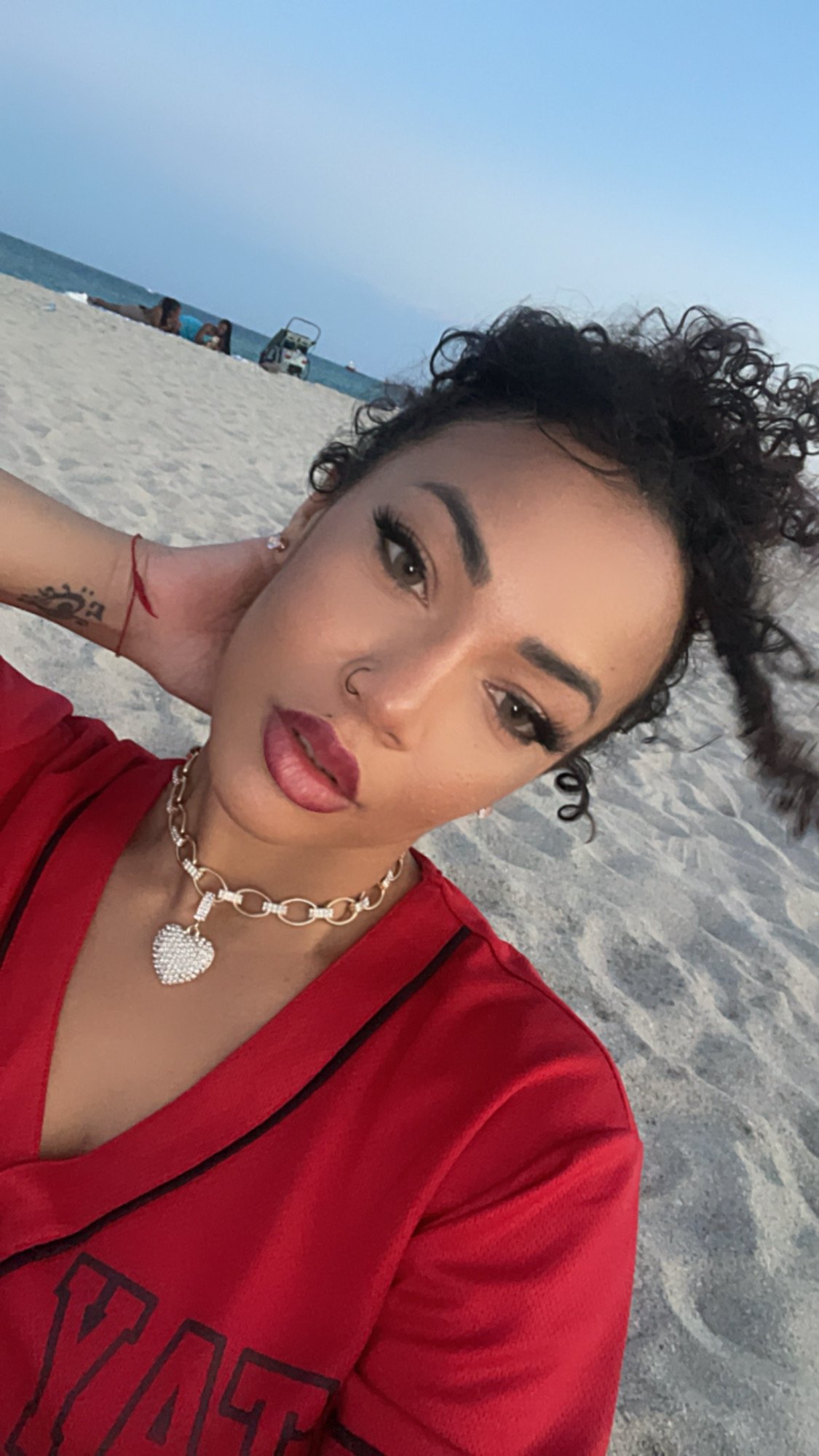 Caroline De menezes headshot