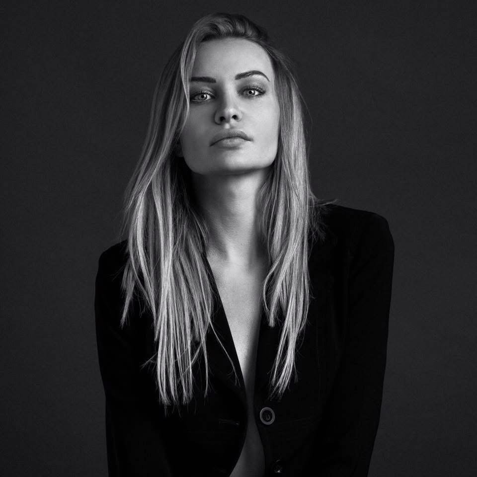 Agata Ziarek headshot